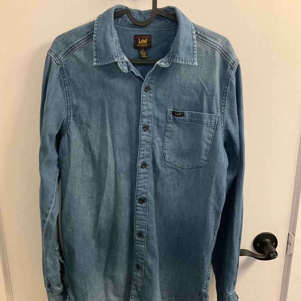Lee blue denim button down 100 % cotton western shirt - size small